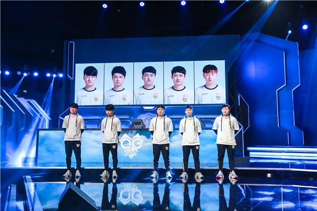 他不仅在比 他不仅在比